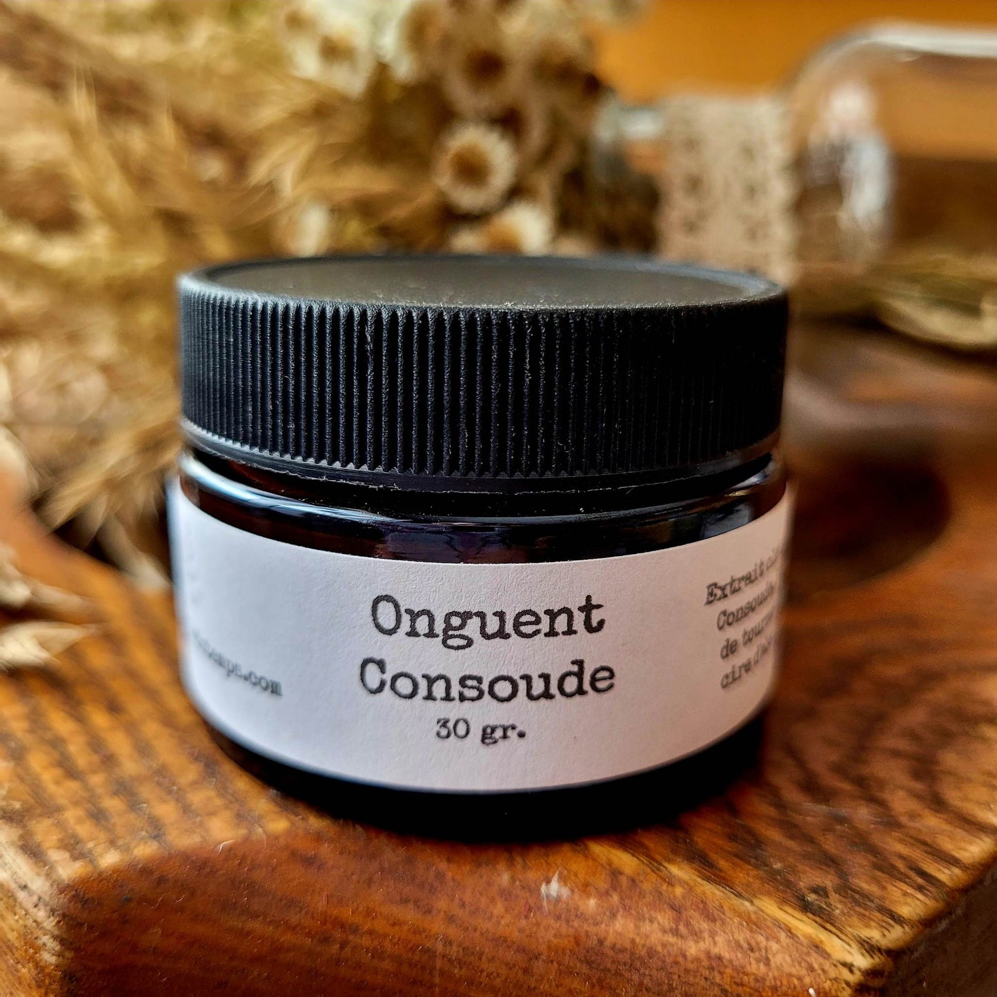 Comfrey ointment, 30 grams.